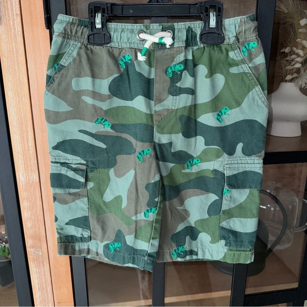 Mini Boden embroidered camo shorts iguanas chameleons boys cargo